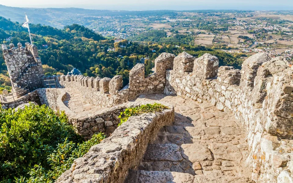 Burgwälle mit Blick über Sintra und die umliegende Landschaft